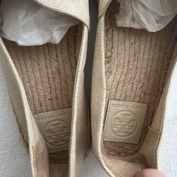 New Tory Burch Espadrilles with embroidered leather flowers Size 6 - Picture 9 of 9